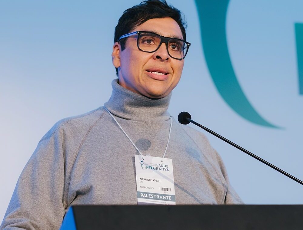 Dr. Alexandre Aguiar - Graduação em Filosofia Licenciatura em Química Especialização em Psicologia