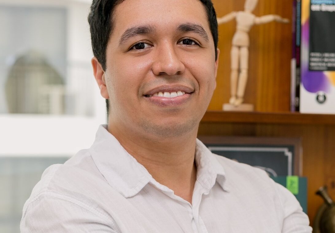 Nutricionista há quase 15 anos, com grande experiência no atendimento clínico de adultos e adolescentes com transtornos alimentares (em especial anorexia nervosa, bulimia nervosa e transtorno da compulsão alimentar) e pessoas com problemas de relacionamento com a comida.