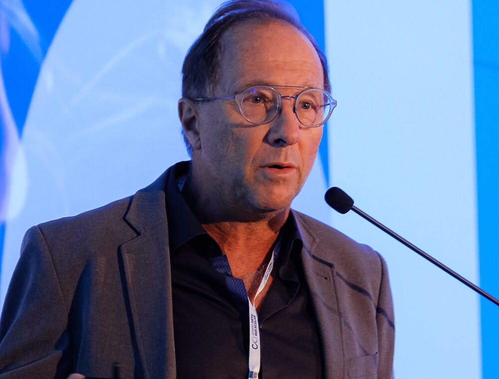Diretor da clinica TotalBalance Medicina Integrada Médico psiquiatra formado pela Faculdade de Medicina da Pontifícia Universidade de São Paulo , formado em 1980. Médico psiquiatra atuante desde 1983 pela Santa Casa de São Paulo, além de mestre em psicofarmacologia pela Unifesp e diretor da clínica TotalBalance Medicina Integrada. Recebeu em 2009 e 2011 o prêmio “Bacharel do notório saber” em ciência ortomolecular pela Associação Médica Brasileira de Oxidologia, além de ministrar palestras e aulas para médicos e leigos sobre temas relacionados a estresse, opções em saúde, e suplementos nutricionais